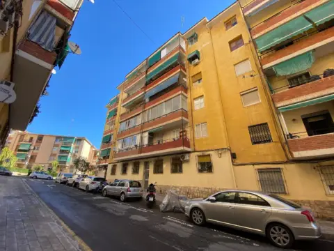 Piso en calle de Granada, 16